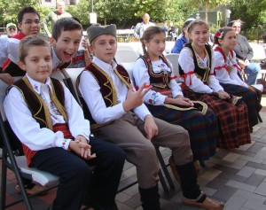 Serbian Dancers2